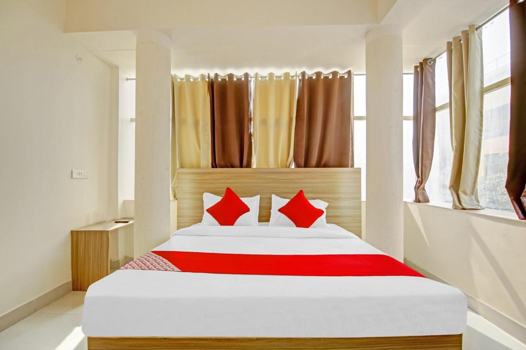 Oyo Flagship 80772 Hotel The Grand Rdc Ghaziabad Exterior foto